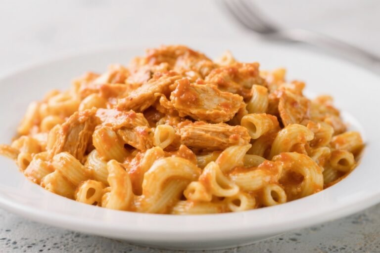 Buffalo Chicken Mac and Cheese – Creamy, Spicy, and Easy Comfort Food